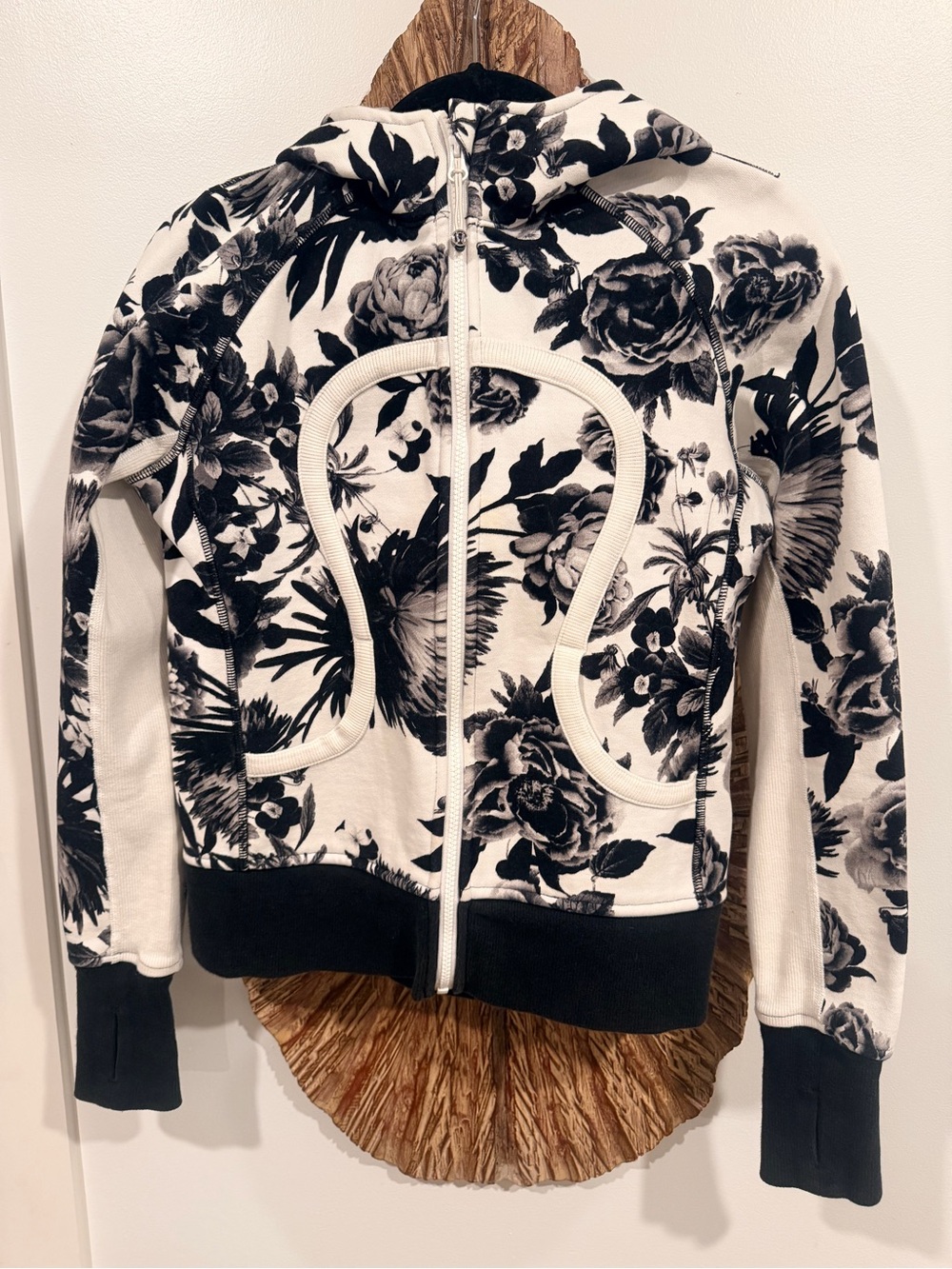 Lululemon Size 6 Black & White Floral Full Zip Hoodie